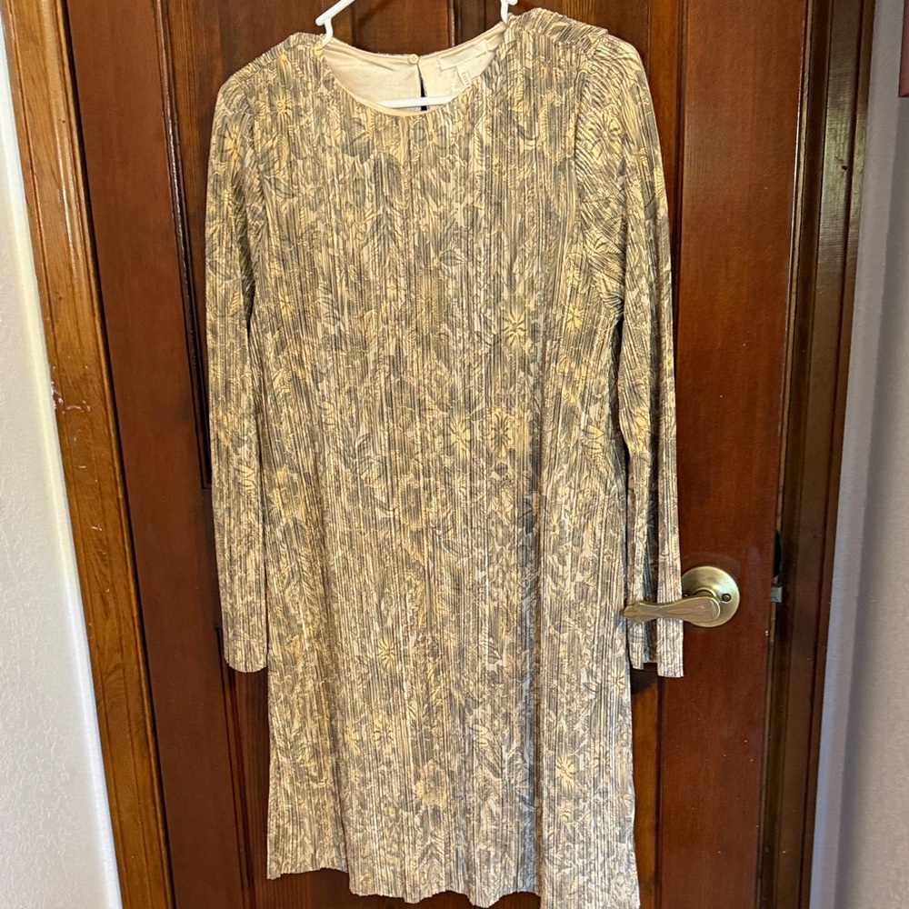 H&M Beige Floral Long Sleeve Dress